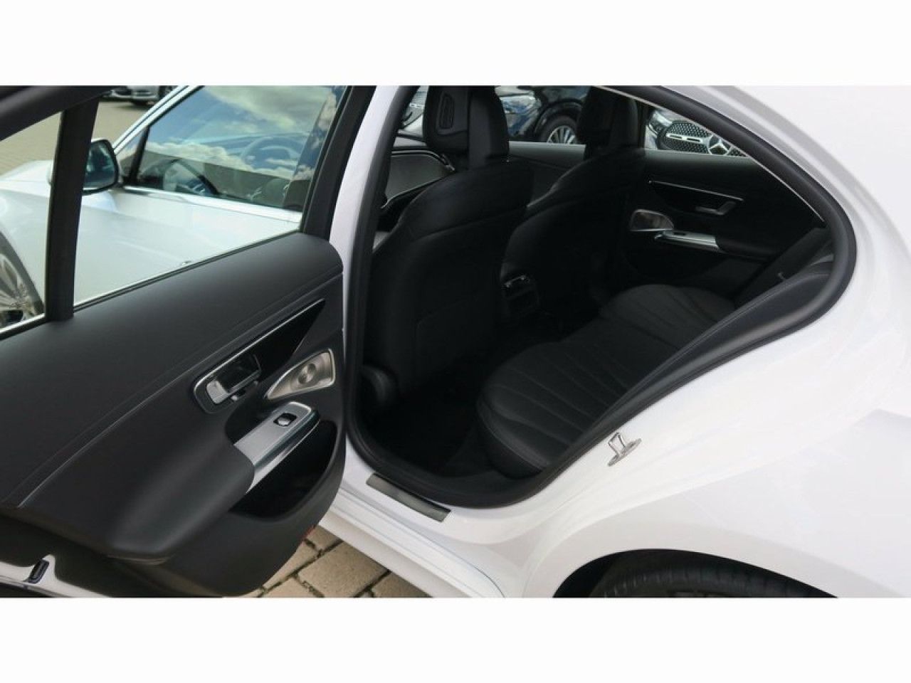 Mercedes-Benz E-Klasse – Bild 13