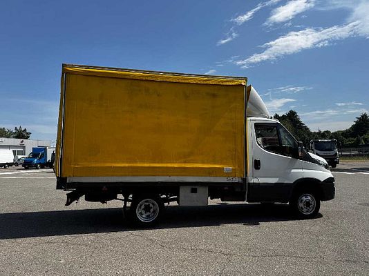 Vehicle image 5 / 10