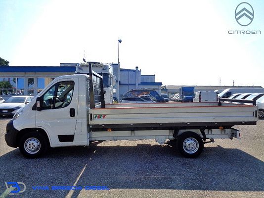 Vehicle image 4 / 14