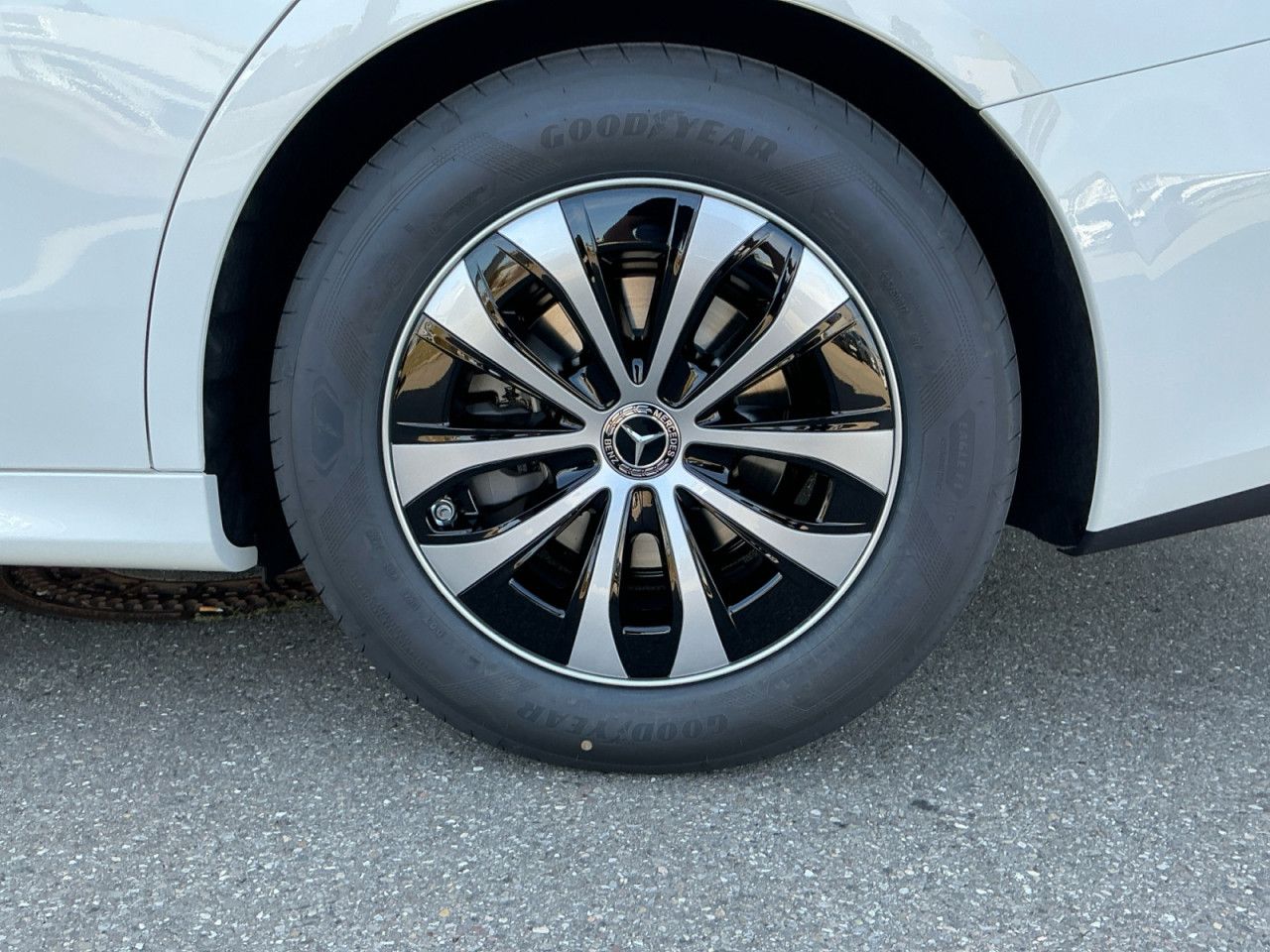 Mercedes-Benz E-Klasse – Bild 8