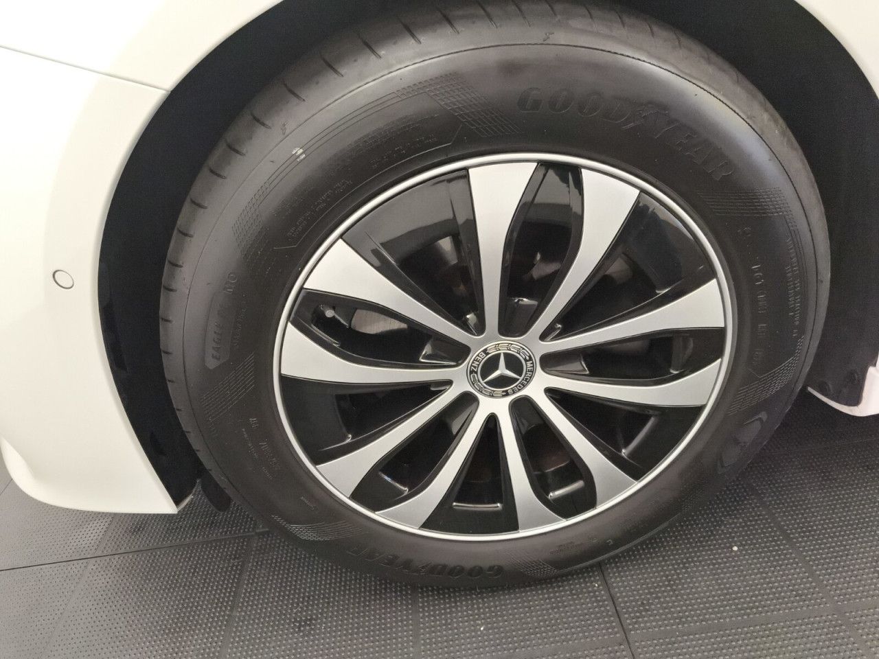 Mercedes-Benz E-Klasse – Bild 9