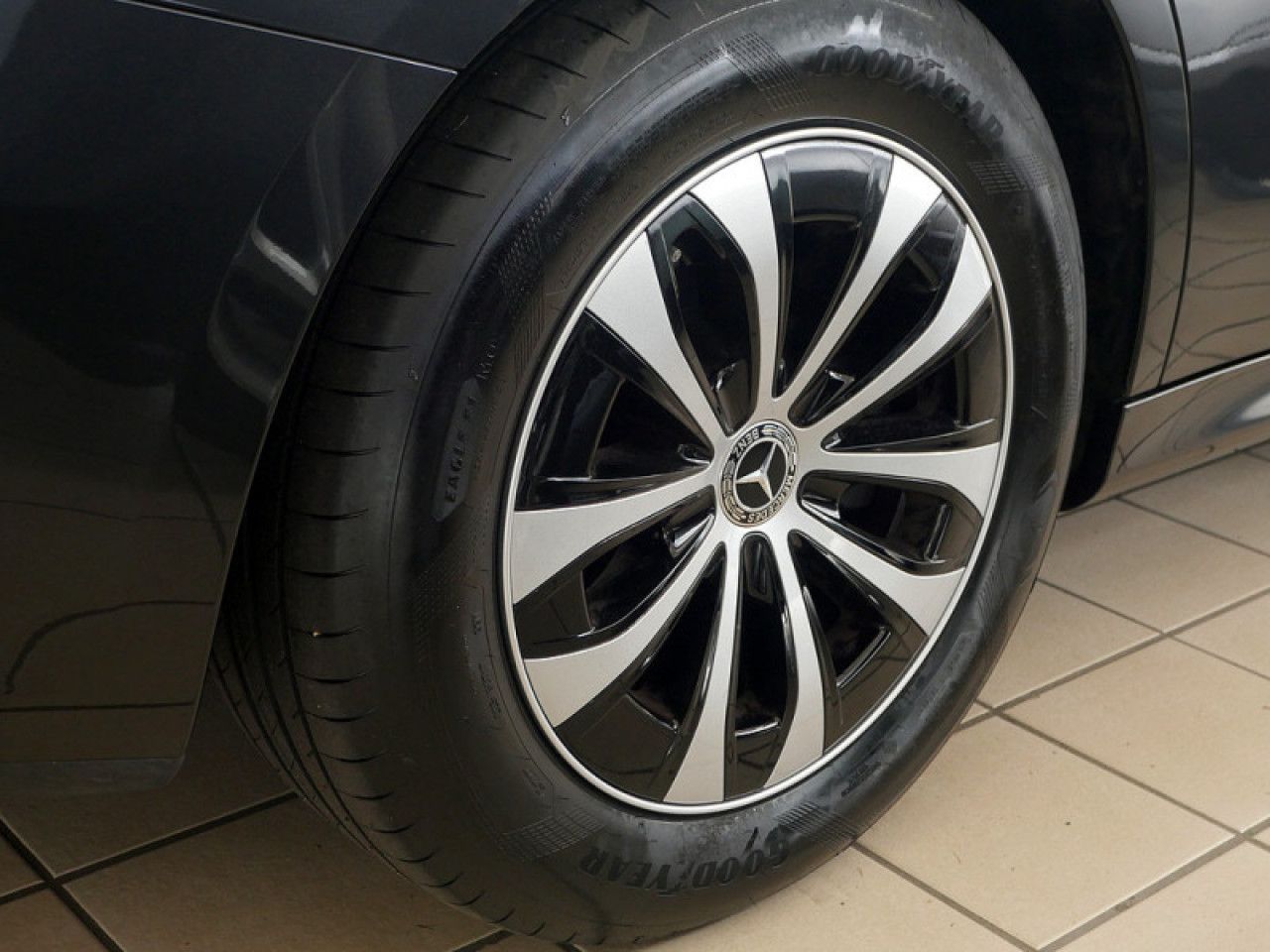 Mercedes-Benz E-Klasse – Bild 10