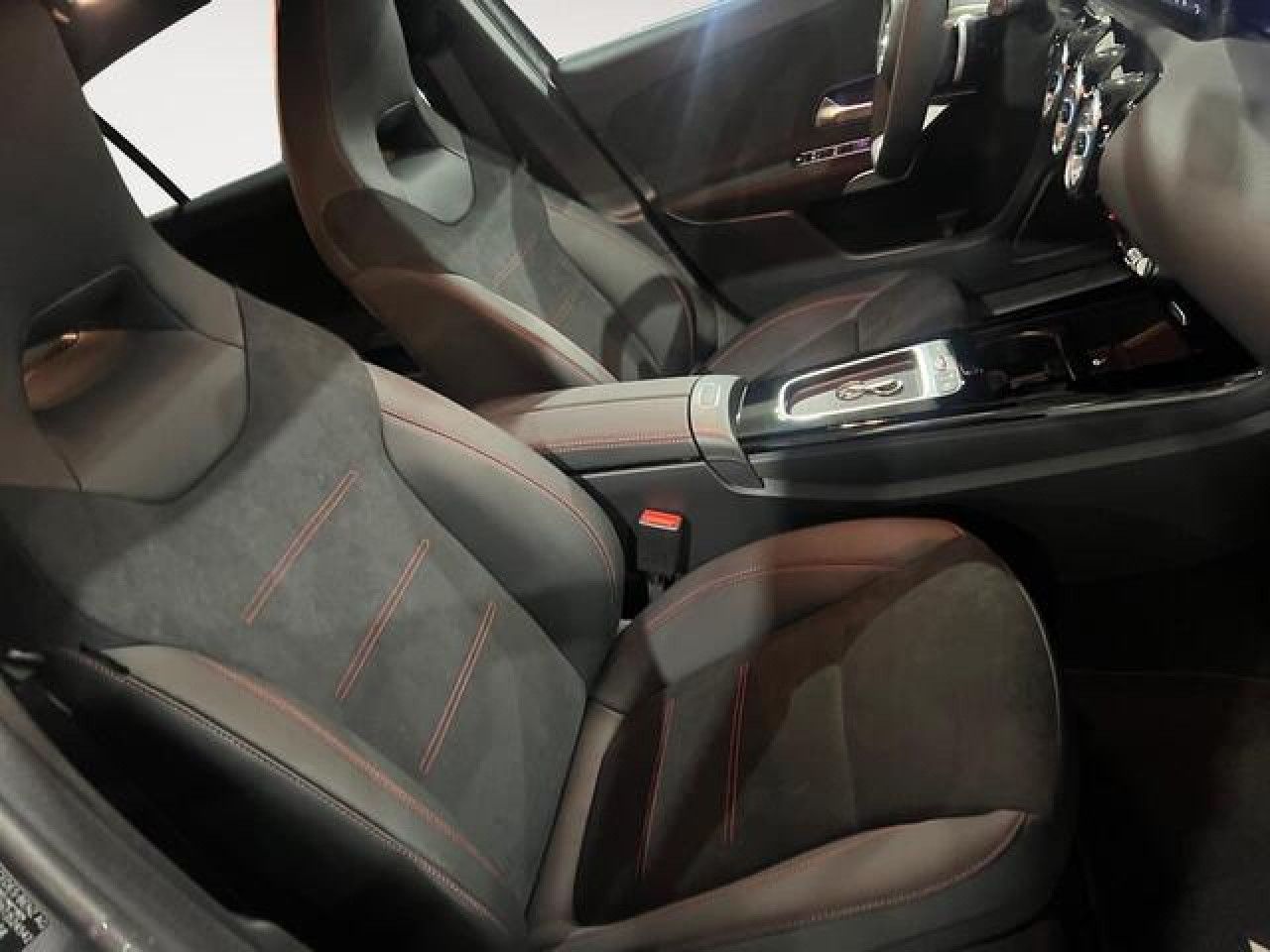 Imagem do veículo 12 / 15