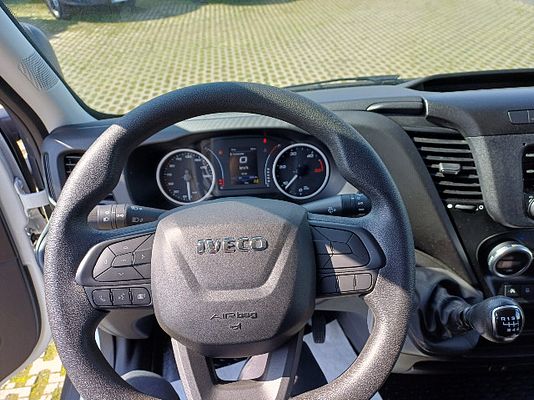 Vehicle image 11 / 12