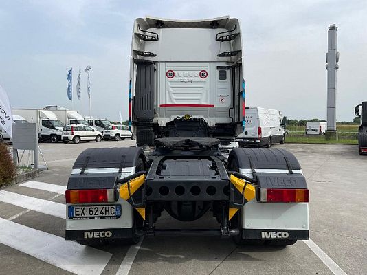 Vehicle image 16 / 18