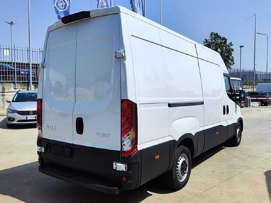 Vehicle image 3 / 10