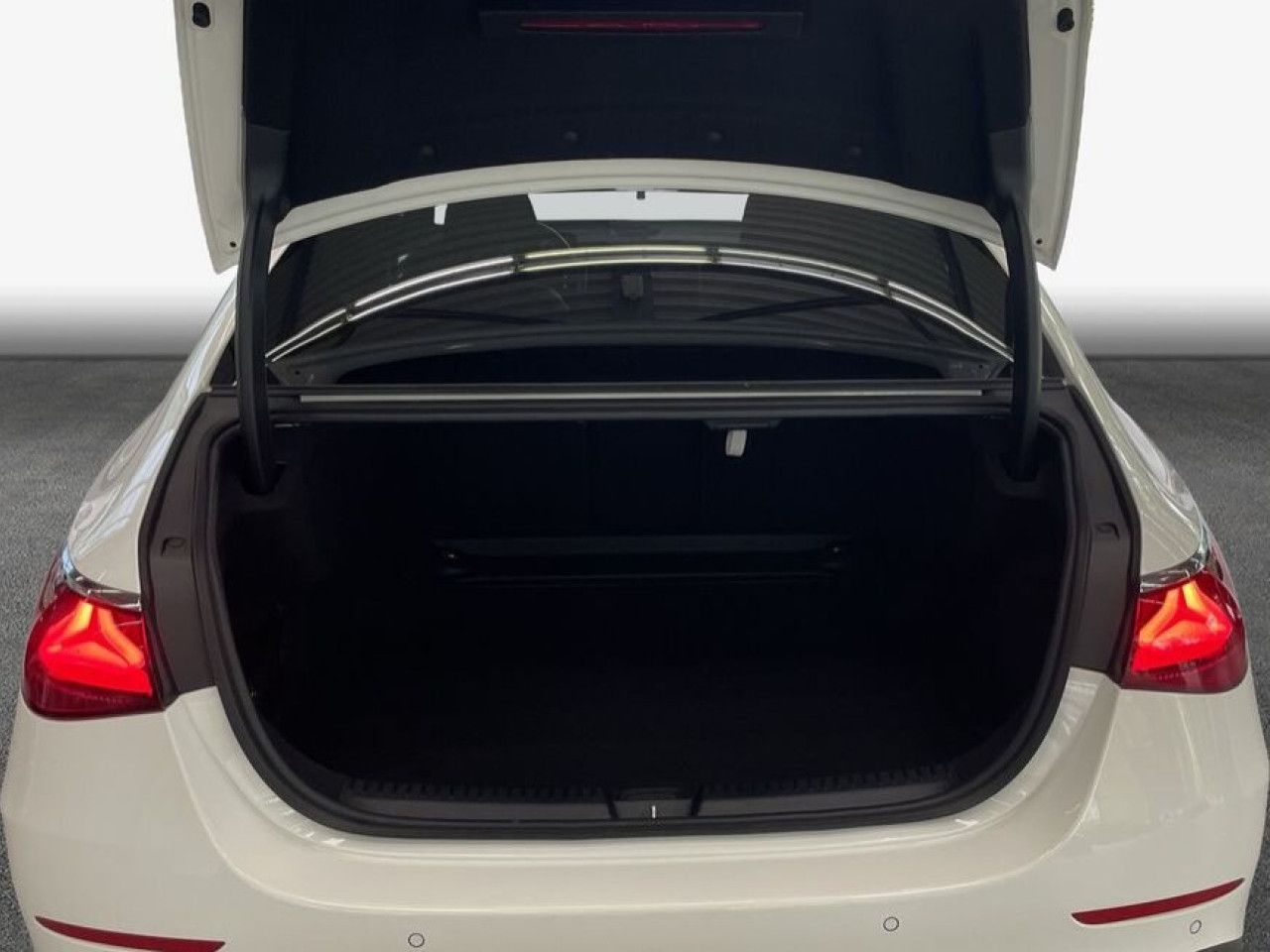 Mercedes-Benz E-Klasse – Bild 8
