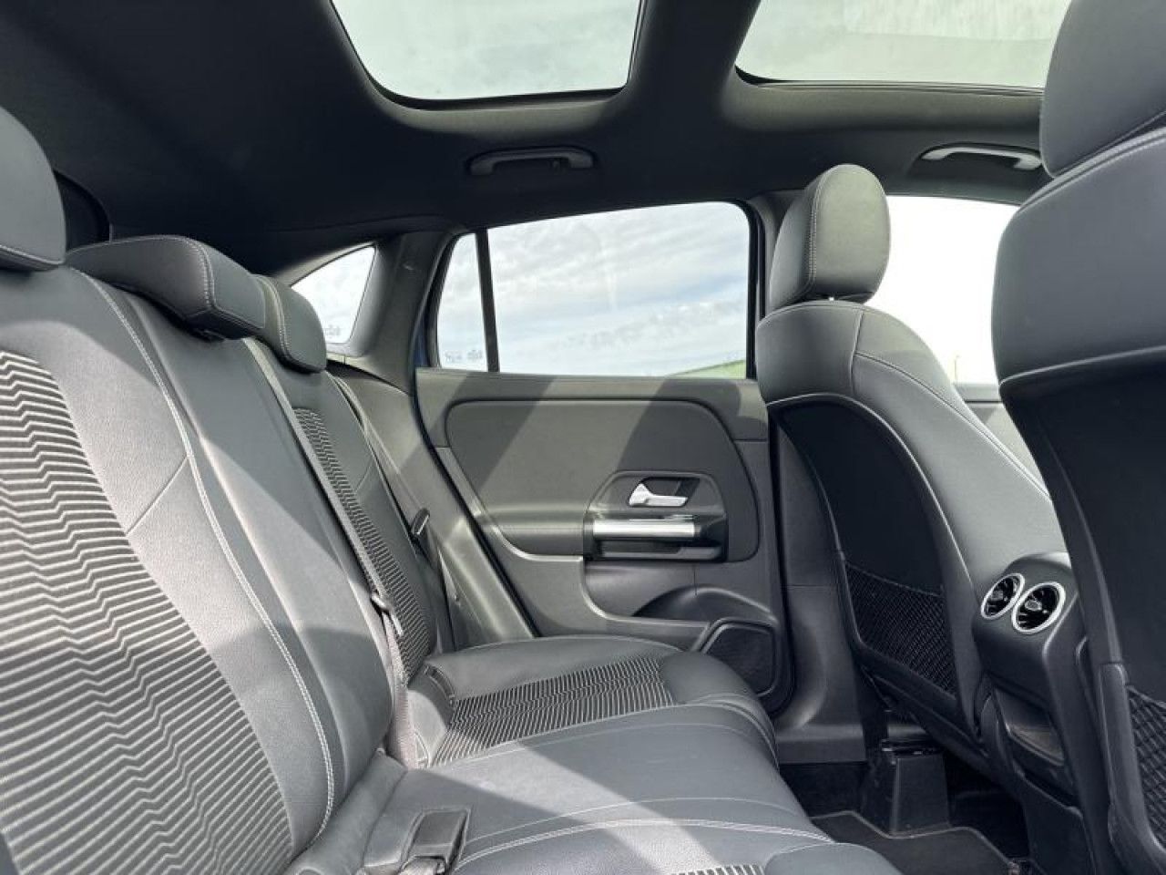 Photo du v&eacute;hicule 14 / 18