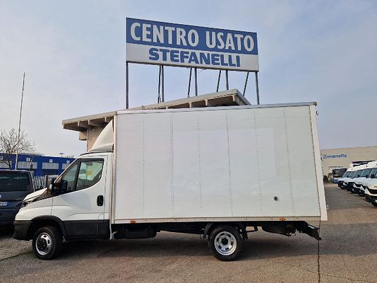 Vehicle image 1 / 12
