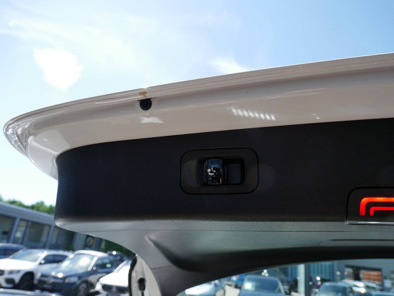 Mercedes-Benz E-Klasse – Bild 12