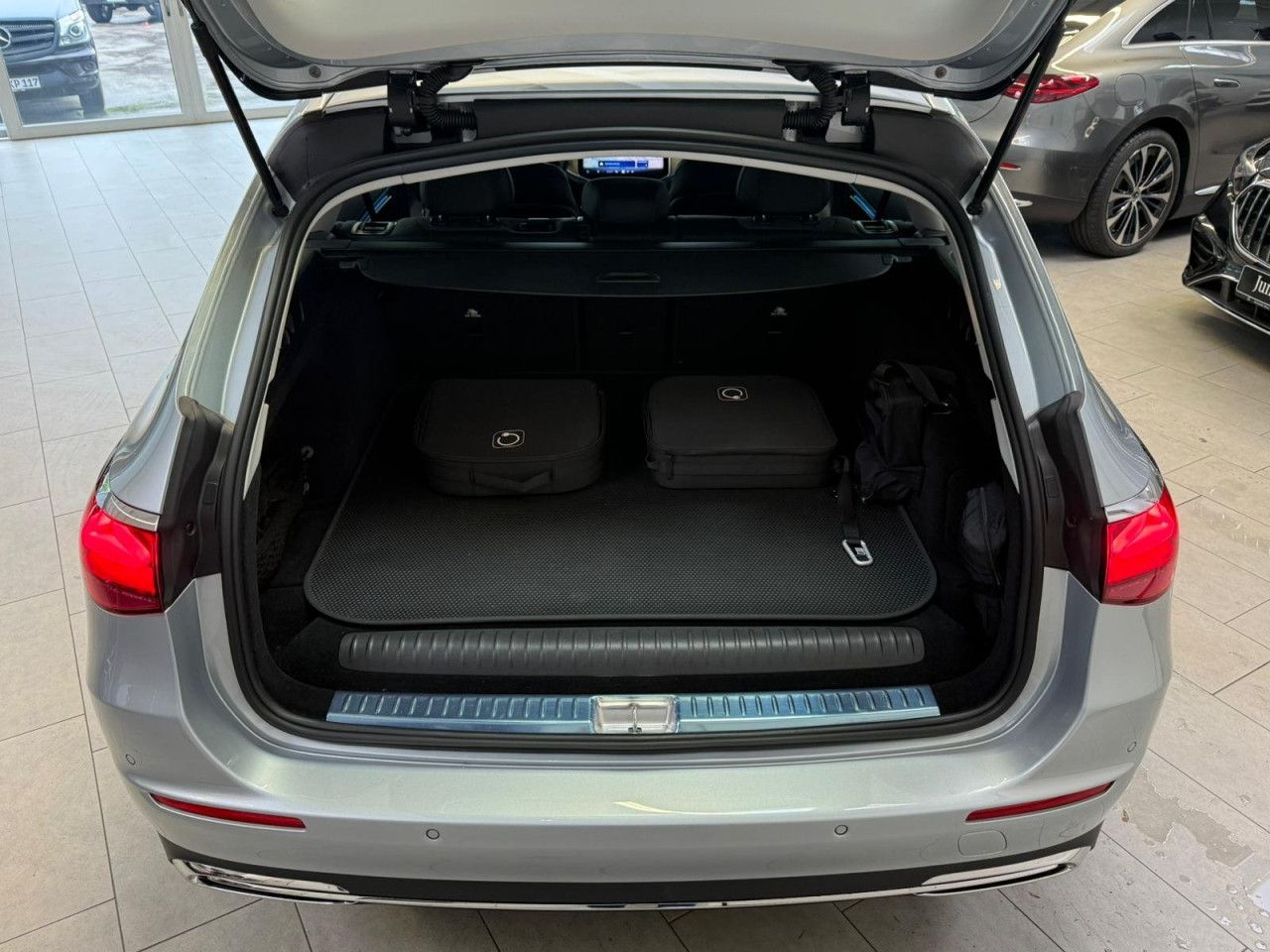 Mercedes-Benz E-Klasse – Bild 7