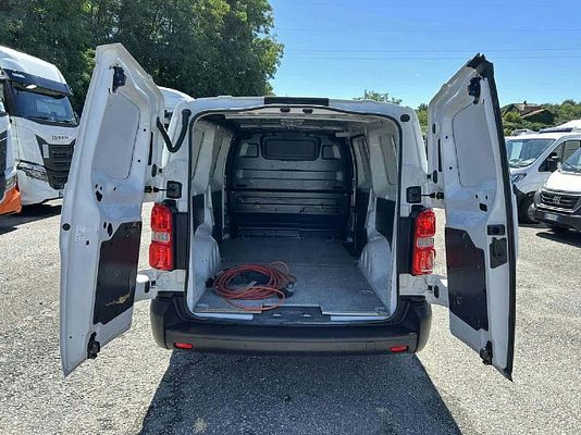 Vehicle image 8 / 15