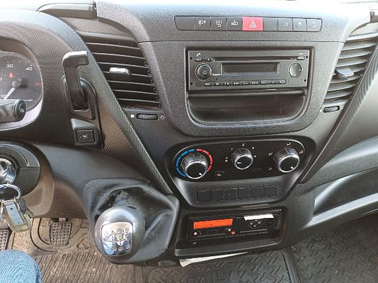 Vehicle image 12 / 13