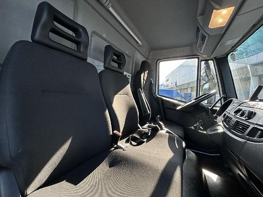 Vehicle image 3 / 14