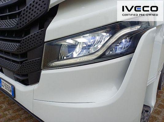Vehicle image 7 / 18