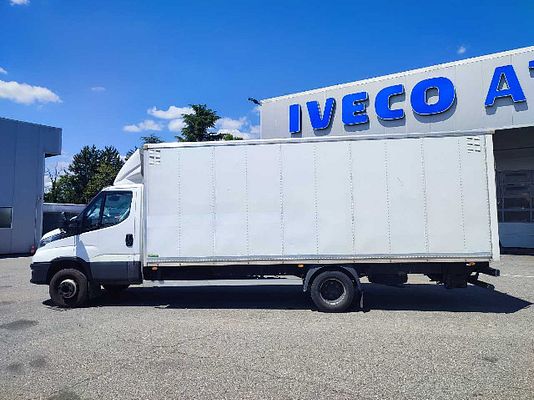 Vehicle image 3 / 13