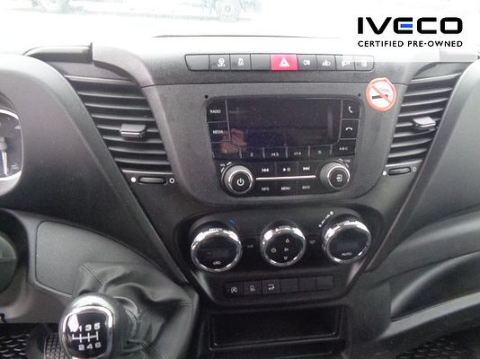 Vehicle image 10 / 16