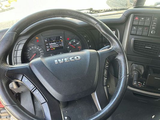 Vehicle image 11 / 13