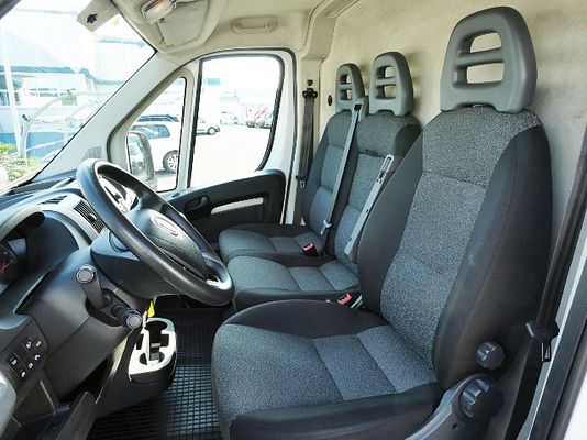 Vehicle image 7 / 15