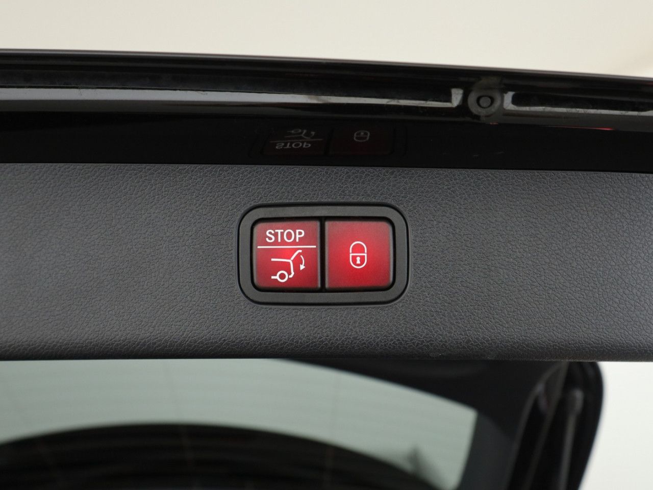 Mercedes-Benz E-Klasse – Bild 25
