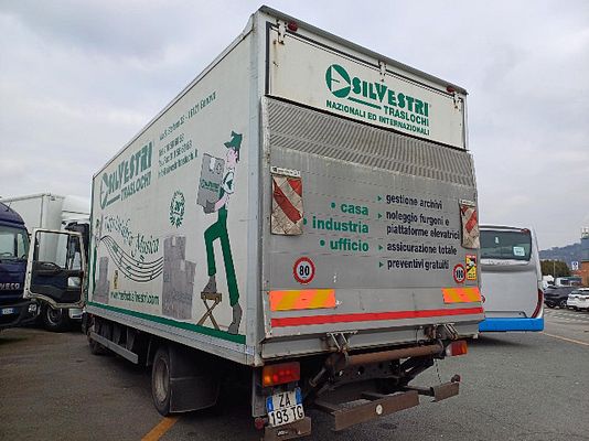 Vehicle image 4 / 9