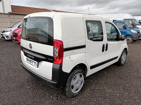 Vehicle image 3 / 5