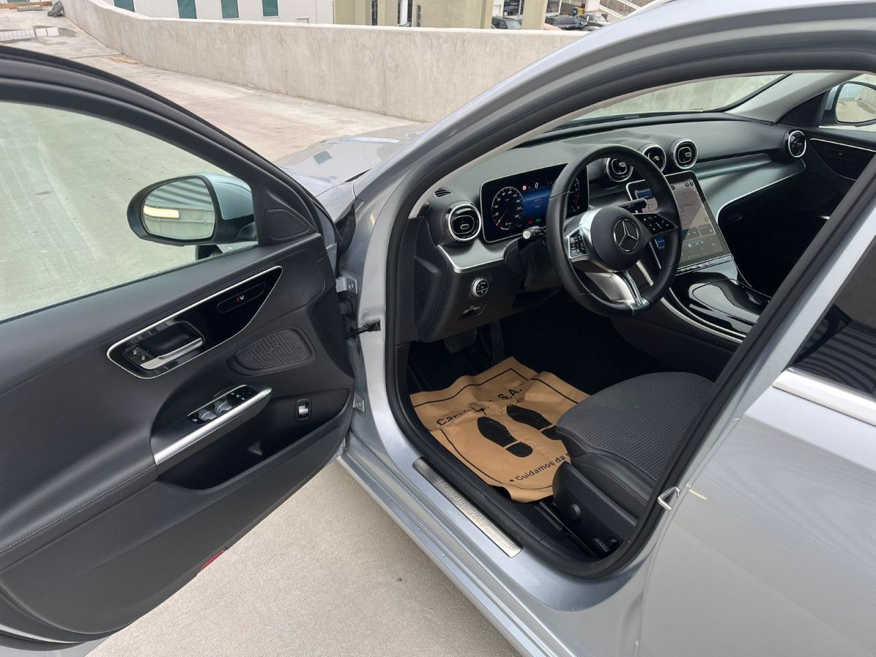 Imagem do veículo 2 / 8