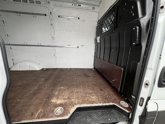Vehicle image 11 / 13