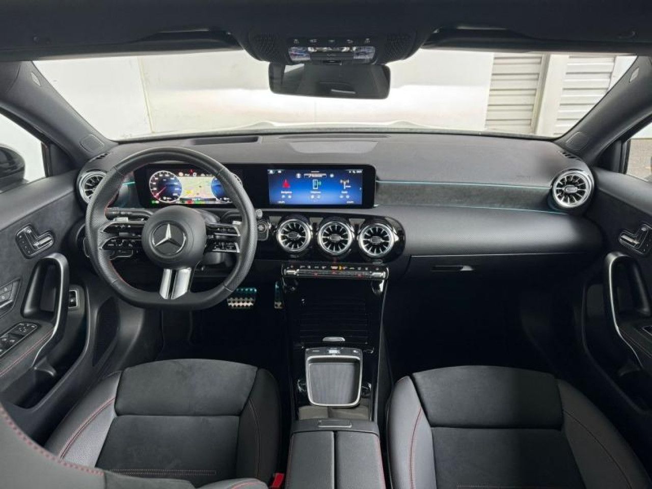 Photo du v&eacute;hicule 16 / 18