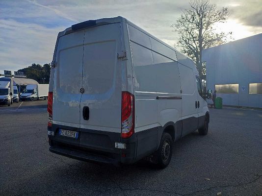 Vehicle image 4 / 10