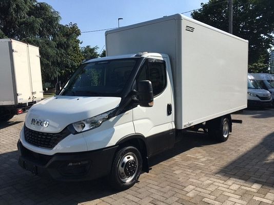 Vehicle image 2 / 9
