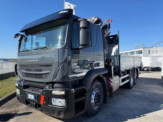 Vehicle image 3 / 18