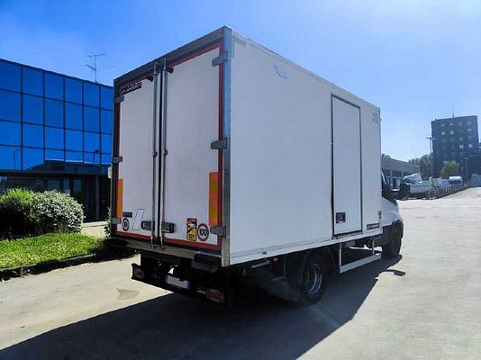Vehicle image 3 / 13