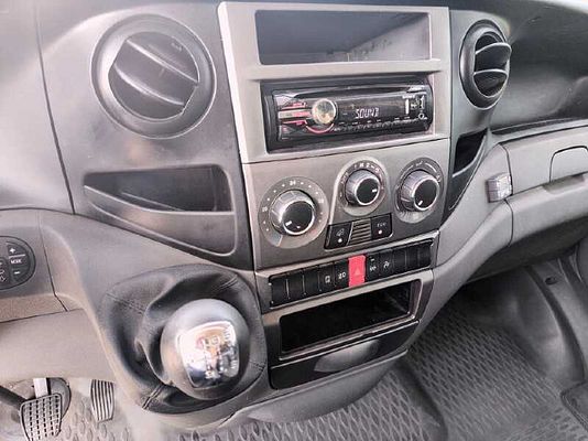 Vehicle image 8 / 11