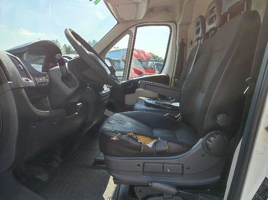 Vehicle image 8 / 8