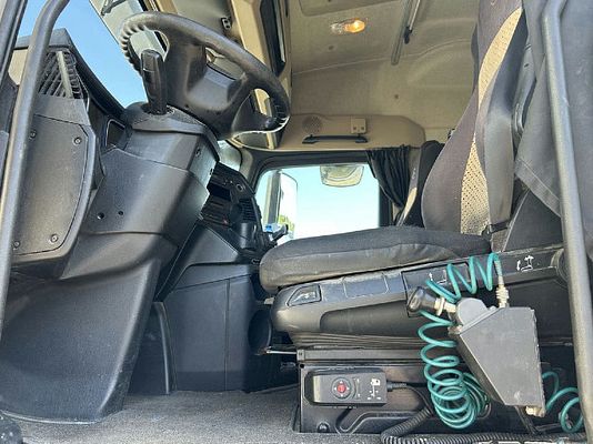 Vehicle image 11 / 15