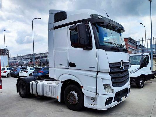 Vehicle image 2 / 10