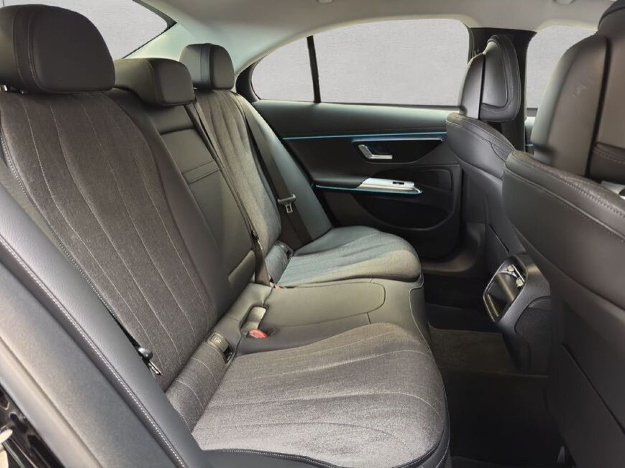 Mercedes-Benz E-Klasse – Bild 18