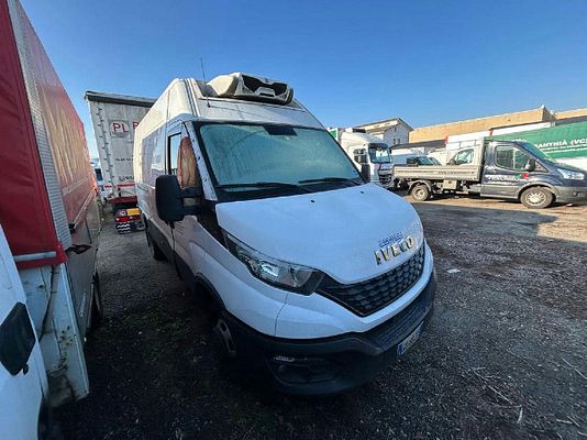 Vehicle image 2 / 9