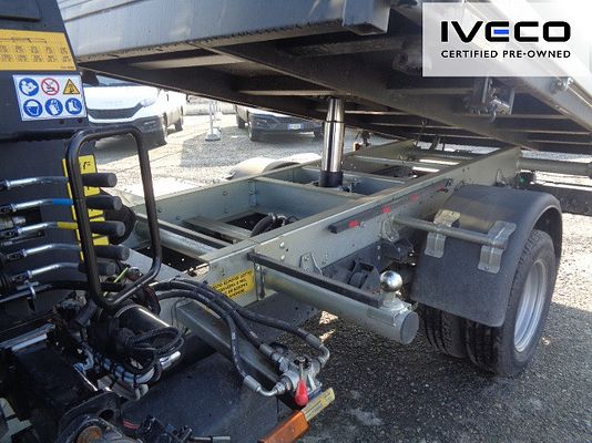 Vehicle image 6 / 15