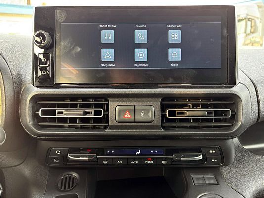 Vehicle image 15 / 15