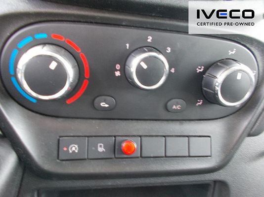 Vehicle image 8 / 13