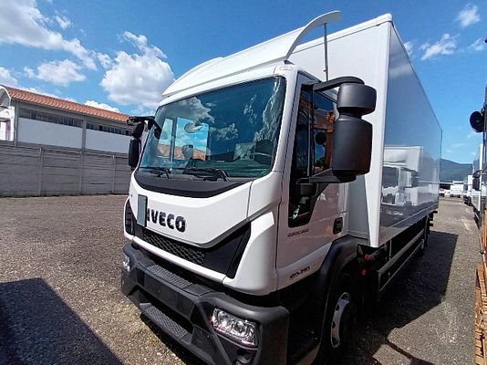 Vehicle image 3 / 5