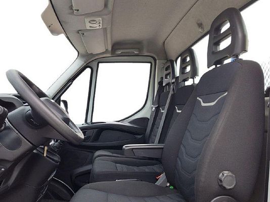 Vehicle image 15 / 20