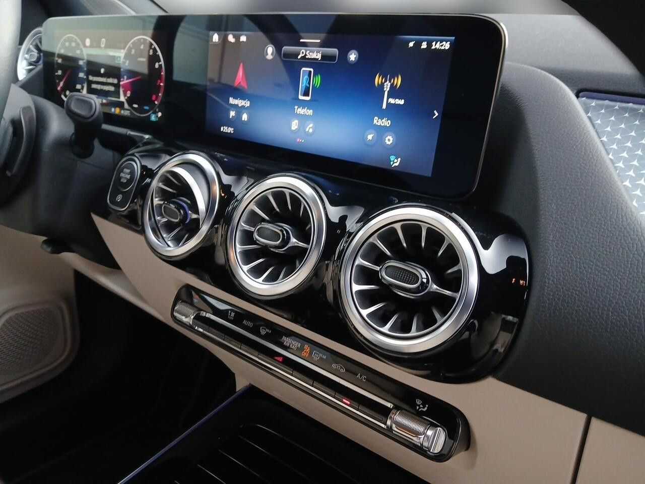 Zdjęcie pojazdu 19 / 23