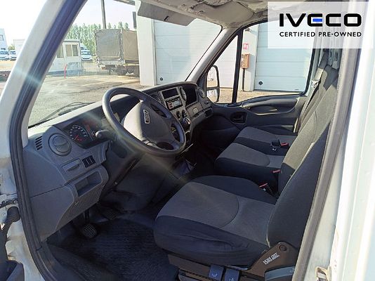 Vehicle image 3 / 5
