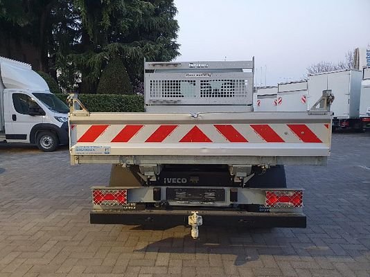 Vehicle image 8 / 10