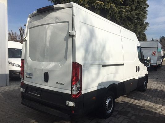 Vehicle image 4 / 10
