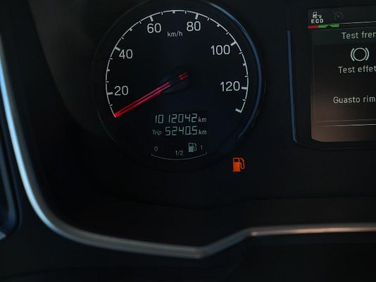 Vehicle image 10 / 13