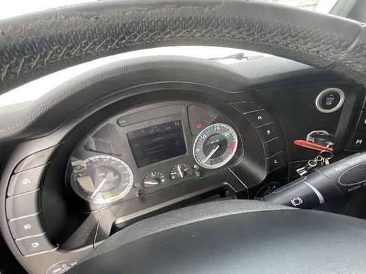 Vehicle image 4 / 6